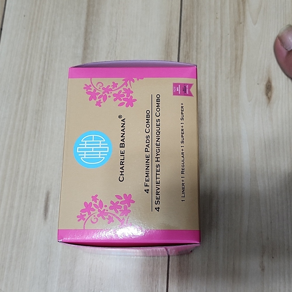 Charlie banana 4 feminine pads combo new in sealed box